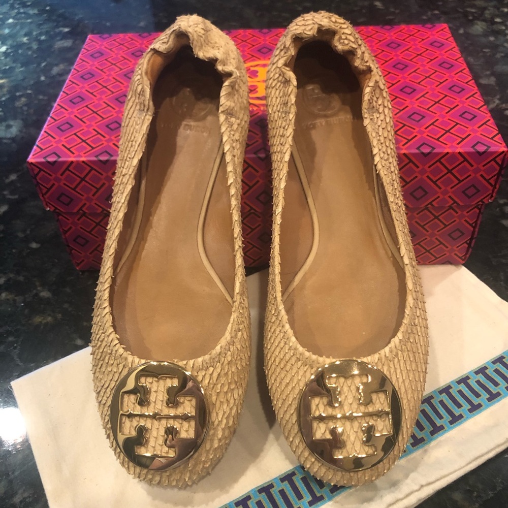TORY BURCH Reva textured snakeskin ballet flats. Size 8.5 - Picture 2 of 10